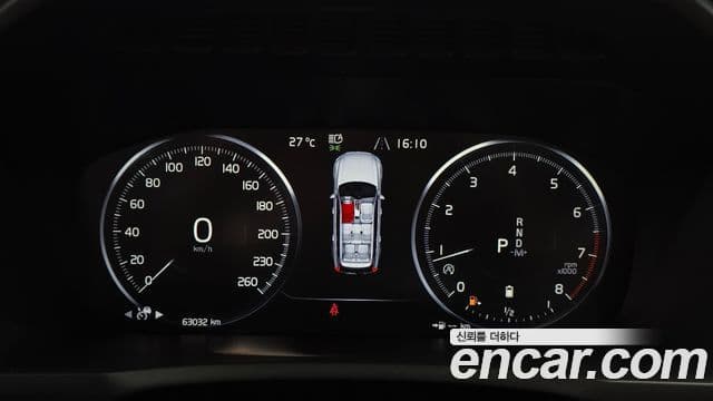 Volvo XC90 2021 — ფოტო 8/20