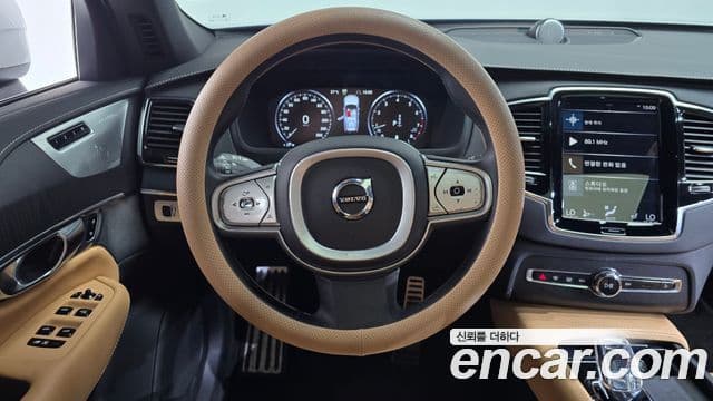 Volvo XC90 2021 — ფოტო 13/20