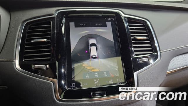 Volvo XC90 2021 — ფოტო 14/20