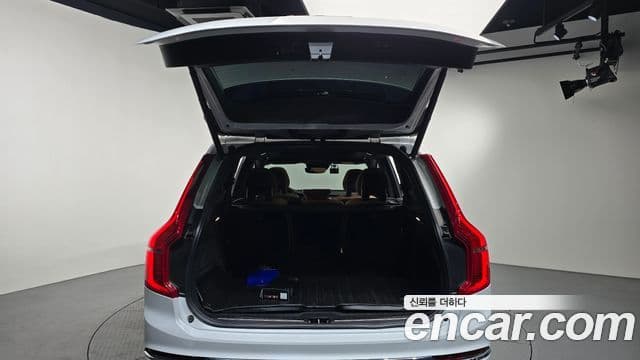 Volvo XC90 2021 — ფოტო 18/20