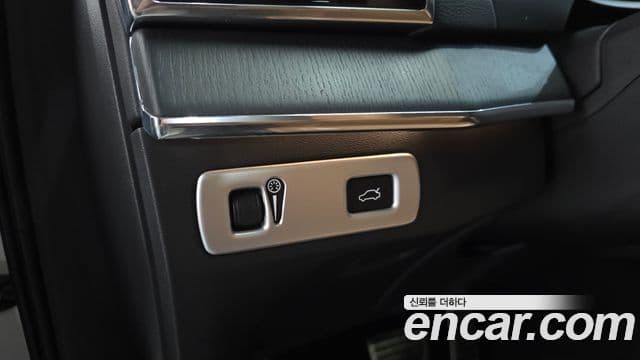 Volvo XC90 2021 — ფოტო 20/20