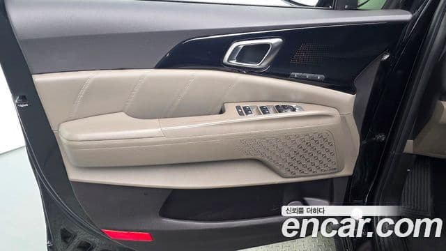 Kia Carnival 2024 — ფოტო 33/36