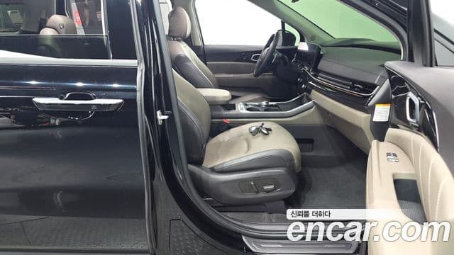 Kia Carnival 2024 — ფოტო 29/36