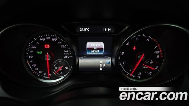 Mercedes-Benz GLA-Class 2018 — Фото 8/20