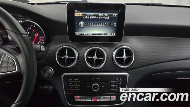 Mercedes-Benz GLA-Class 2018 — Фото 13/20