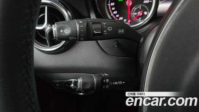 Mercedes-Benz GLA-Class 2018 — Şəkil 1/30