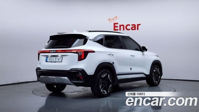Kia Seltos 2023 — ფოტო 1/20