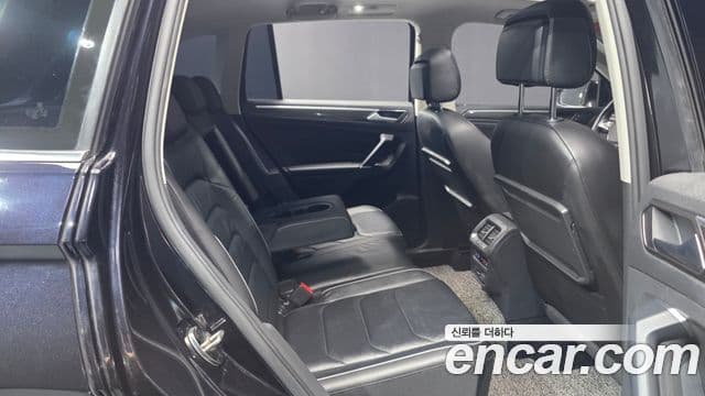 Volkswagen Tiguan 2018 — Фото 13/20