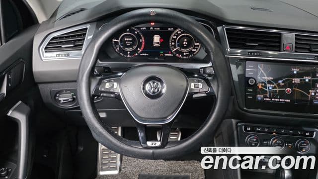 Volkswagen Tiguan 2018 — Фото 14/20