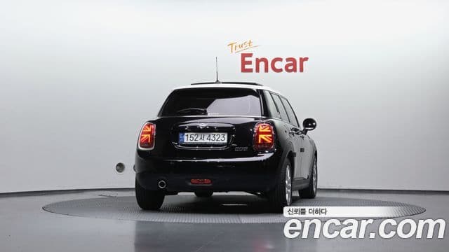 Mini Cooper 2021 — ფოტო 4/20