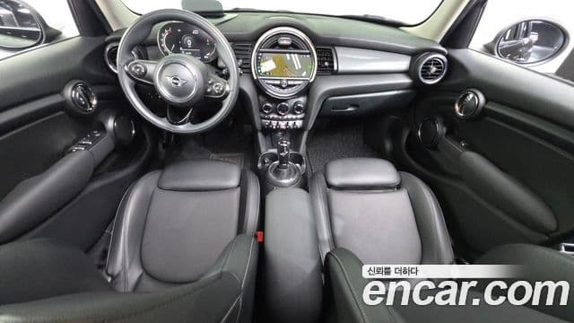 Mini Cooper 2021 — ფოტო 7/20
