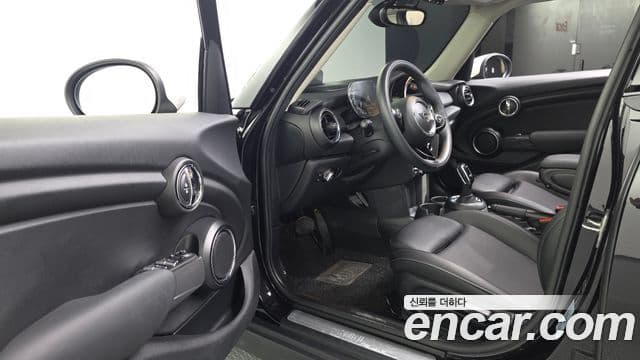 Mini Cooper 2021 — ფოტო 10/20