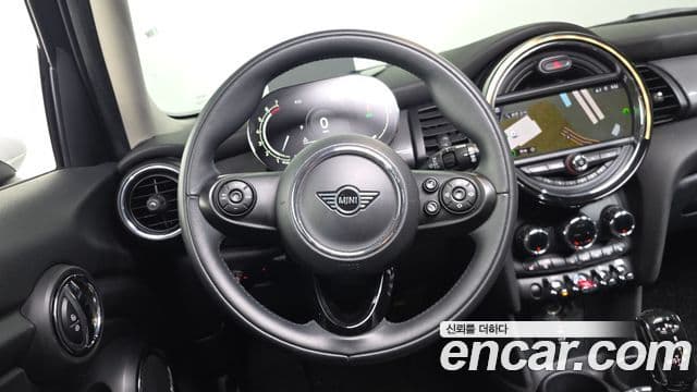 Mini Cooper 2021 — ფოტო 13/20