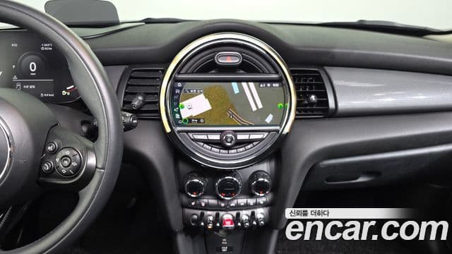 Mini Cooper 2021 — ფოტო 14/20