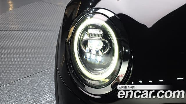 Mini Cooper 2021 — Photo 13/31