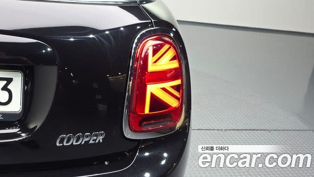 Mini Cooper 2021 — Photo 22/31