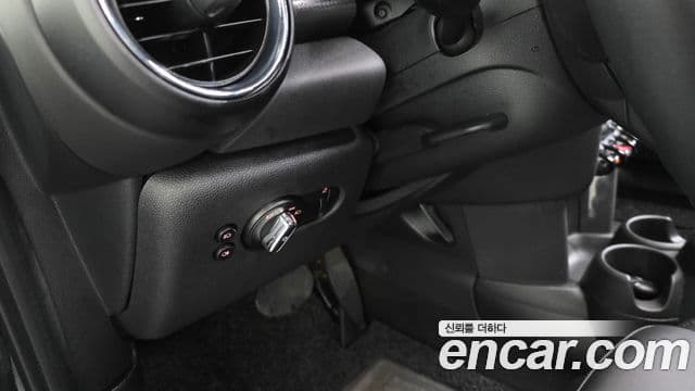 Mini Cooper 2021 — Photo 17/31