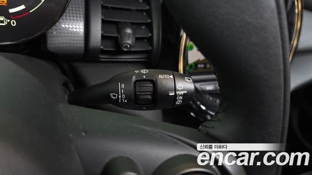 Mini Cooper 2021 — Photo 26/31