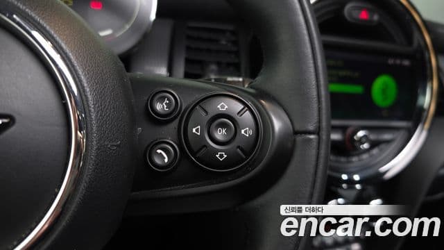 Mini Cooper 2021 — Photo 28/31