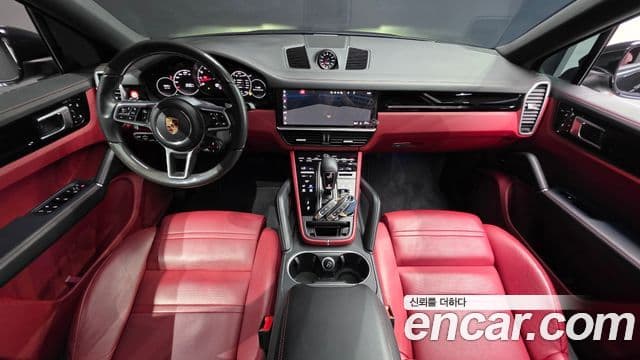 Porsche Cayenne 2020 — ფოტო 7/20