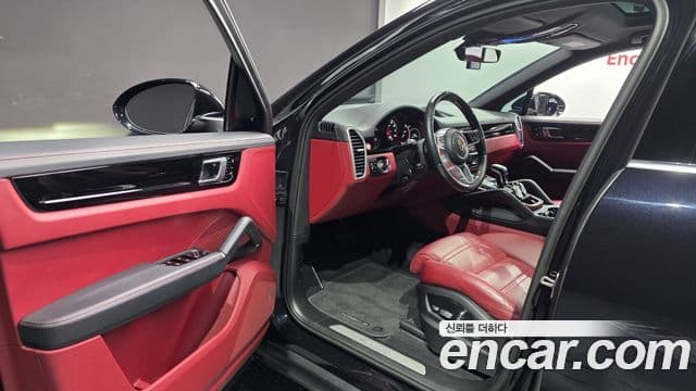 Porsche Cayenne 2020 — ფოტო 10/20