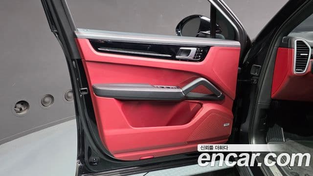 Porsche Cayenne 2020 — Photo 19/34