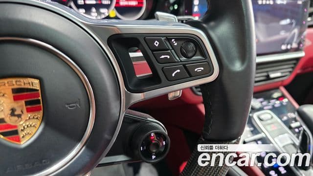 Porsche Cayenne 2020 — Photo 21/34