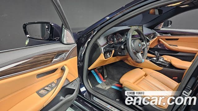 BMW 5 Series 2021 — Şəkil 13/20