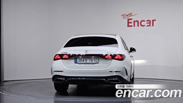 Mercedes-Benz E-Class 2024 — ფოტო 4/20