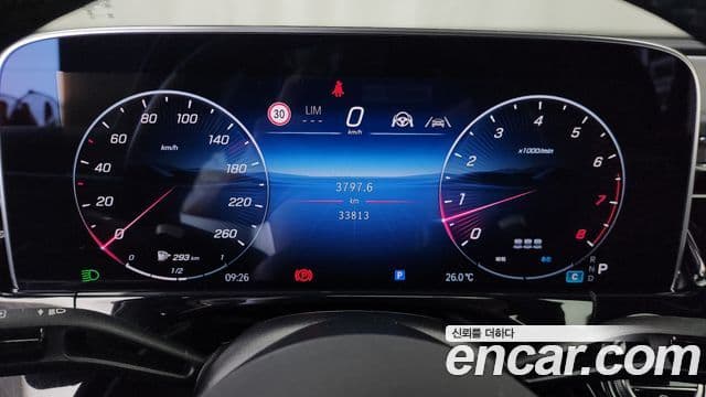 Mercedes-Benz E-Class 2024 — ფოტო 8/20