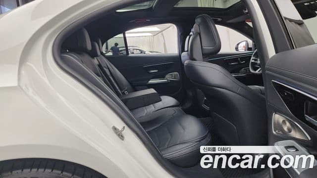 Mercedes-Benz E-Class 2024 — ფოტო 12/20