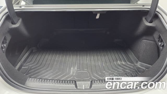 Mercedes-Benz E-Class 2024 — ფოტო 20/20
