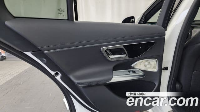 Mercedes-Benz E-Class 2024 — Photo 14/32