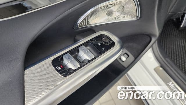 Mercedes-Benz E-Class 2024 — Photo 1/32