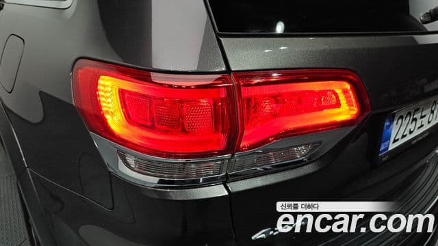 Jeep Grand Cherokee 2020 — ფოტო 2/35
