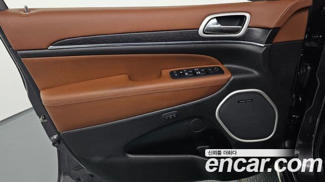 Jeep Grand Cherokee 2020 — ფოტო 26/35