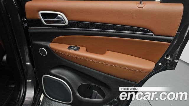 Jeep Grand Cherokee 2020 — ფოტო 21/35