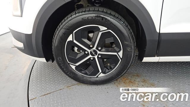 Kia Niro 2023 — ფოტო 5/20