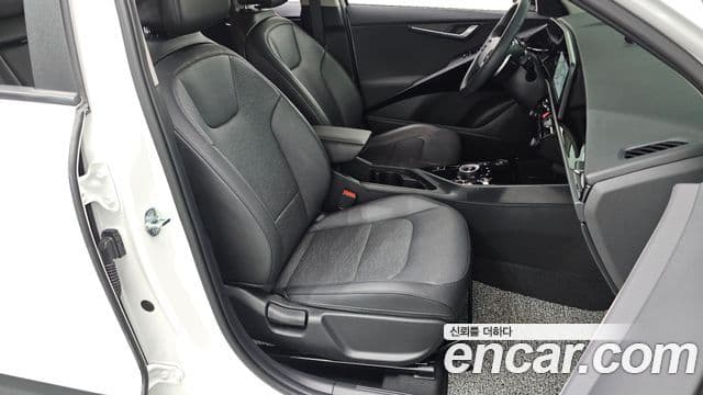 Kia Niro 2023 — ფოტო 11/20