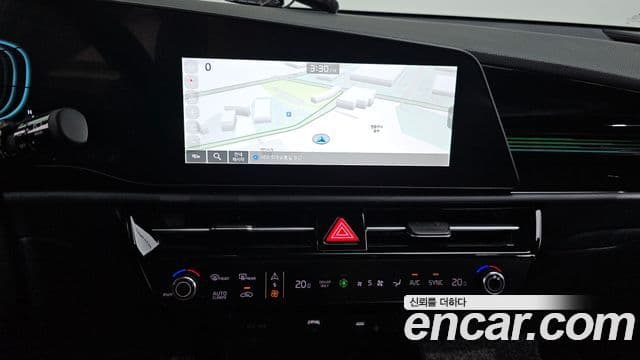 Kia Niro 2023 — ფოტო 14/20