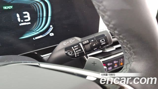 Kia Niro 2023 — ფოტო 19/20
