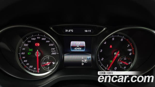Mercedes-Benz GLA-Class 2019 — Şəkil 7/20