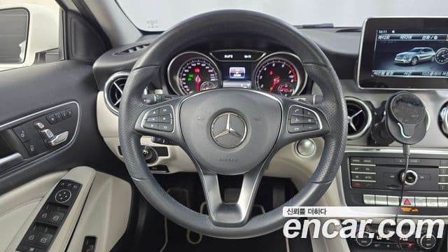 Mercedes-Benz GLA-Class 2019 — Şəkil 12/20