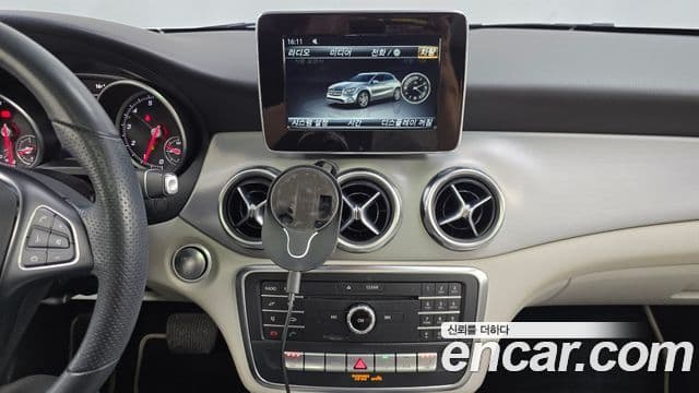 Mercedes-Benz GLA-Class 2019 — Şəkil 13/20