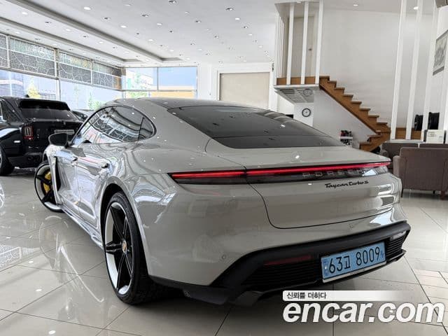 Porsche Taycan 2022 — ფოტო 17/20