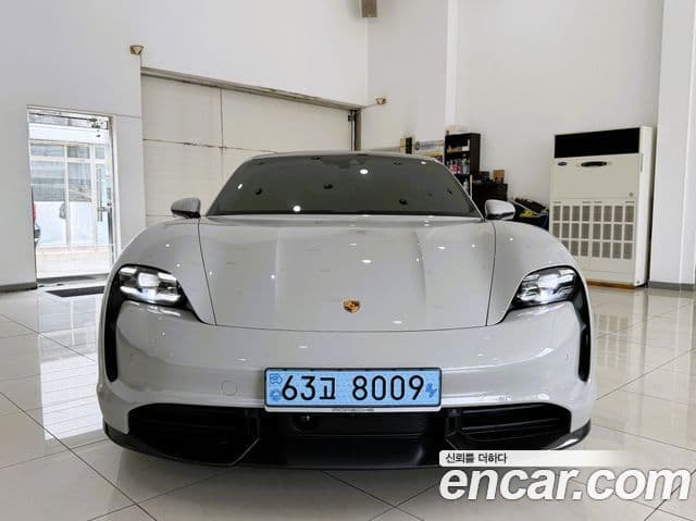 Porsche Taycan 2022 — ფოტო 19/20