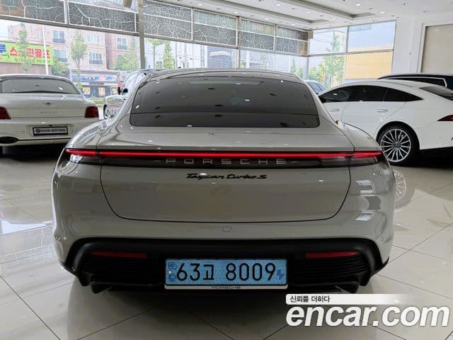 Porsche Taycan 2022 — ფოტო 1/20