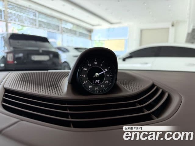 Porsche Taycan 2022 — ფოტო 15/20
