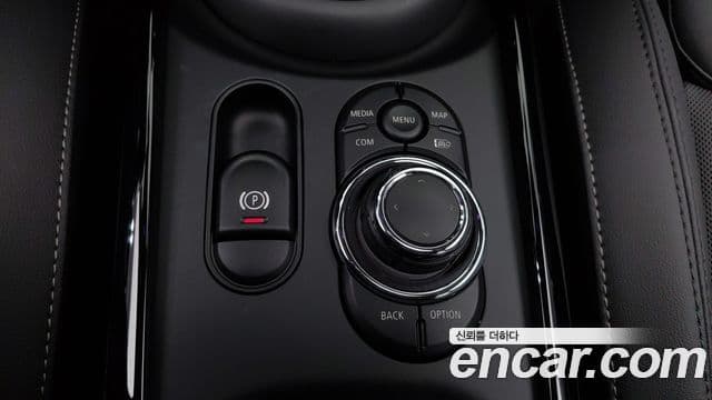 Mini Cooper S Clubman 2023 — Şəkil 17/20