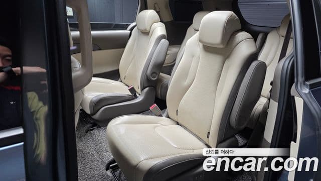 Kia Carnival 2021 — Фото 12/20